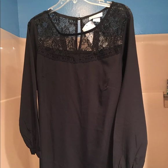 A black and white pair of maternity shirts - Picture 8 of 8